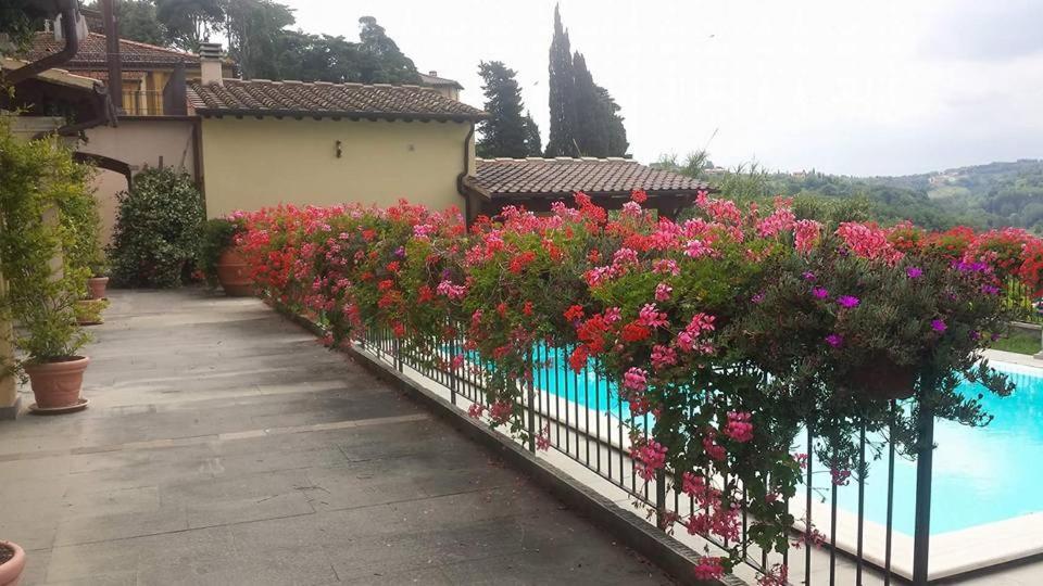 Residence Il Vigneto Лари Экстерьер фото