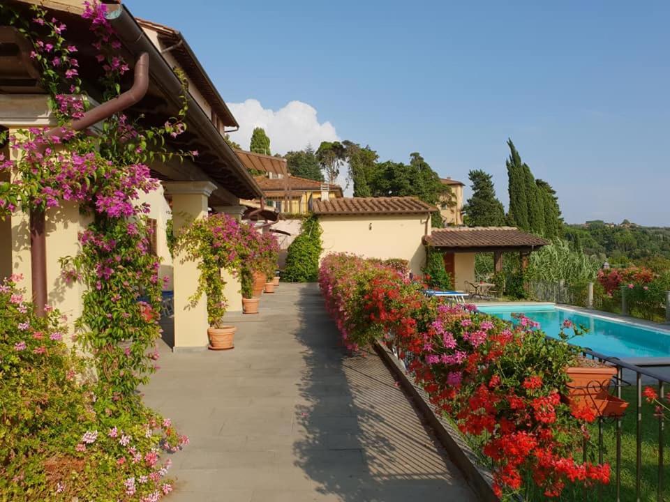 Residence Il Vigneto Лари Экстерьер фото