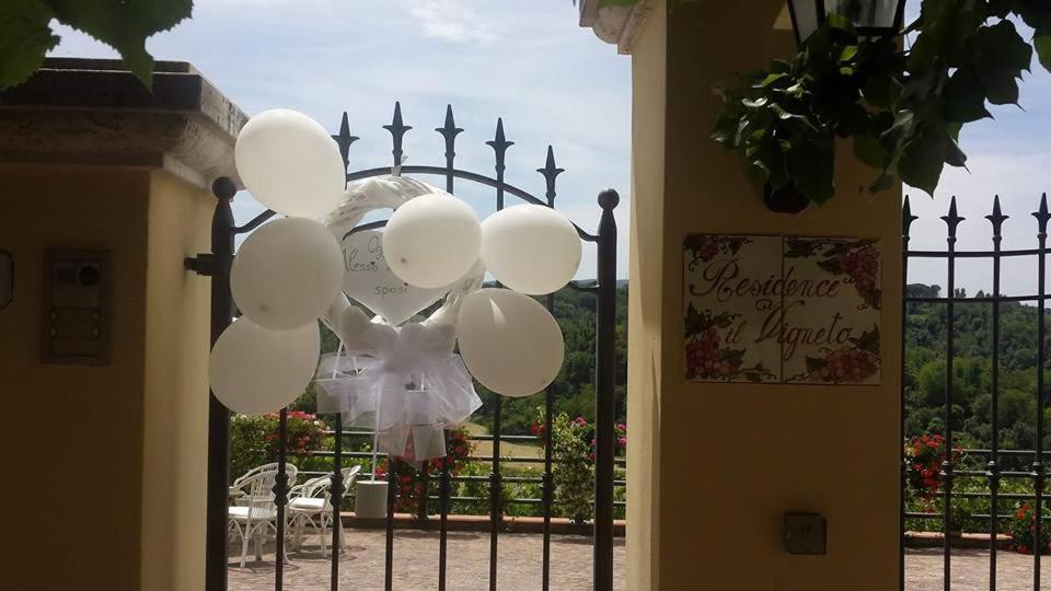 Residence Il Vigneto Лари Экстерьер фото