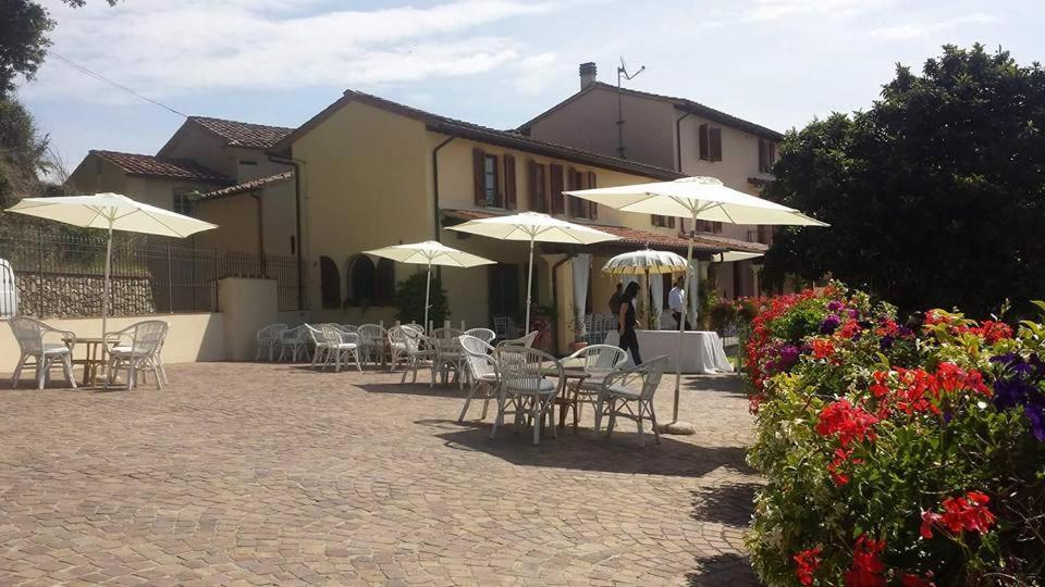 Residence Il Vigneto Лари Экстерьер фото