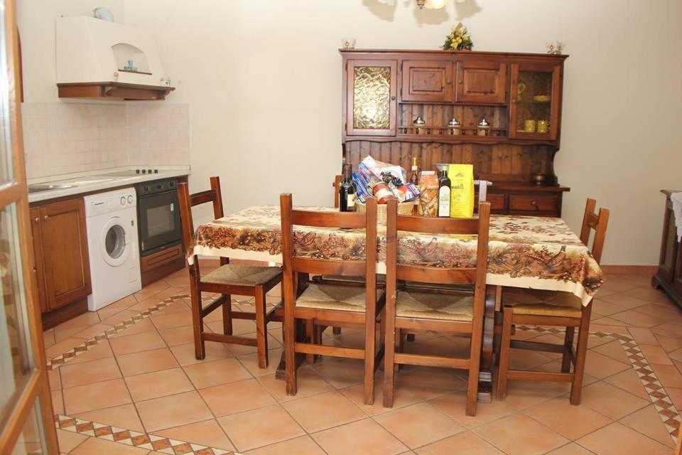 Residence Il Vigneto Лари Экстерьер фото